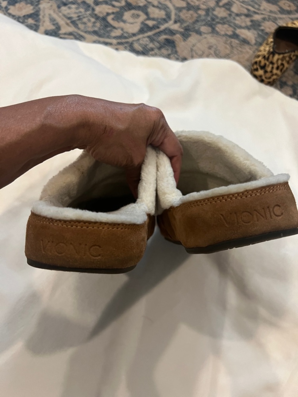 Vionic Nessie Faux-Shearling Bow Slip Brown size 9 - Picture 4 of 9